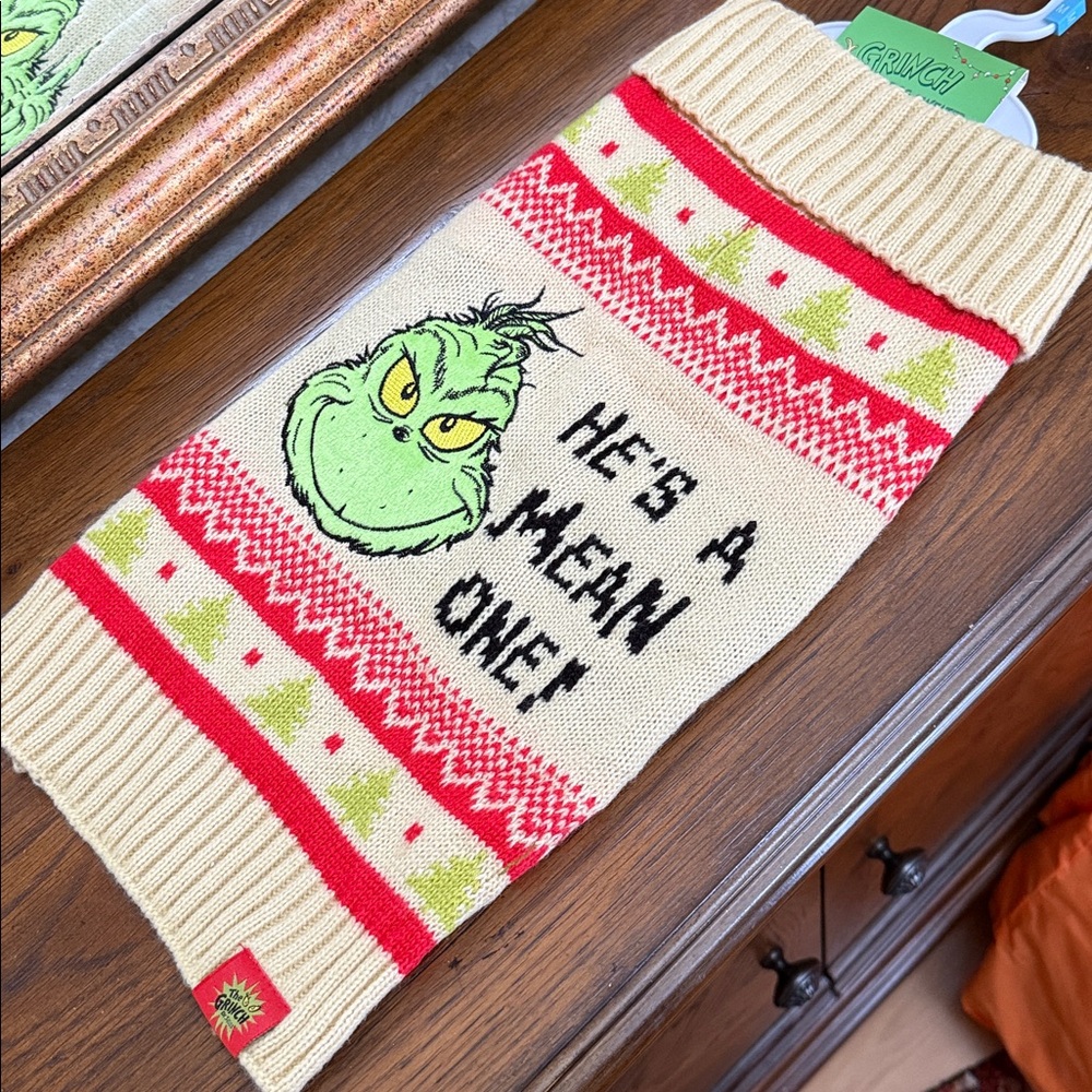 The Grinch-He’s a mean one! - Knit Christmas Sweater. Size M. - Picture 5 of 13